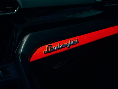 Used 2024 Lamborghini Urus S AWD/4WD image 15
