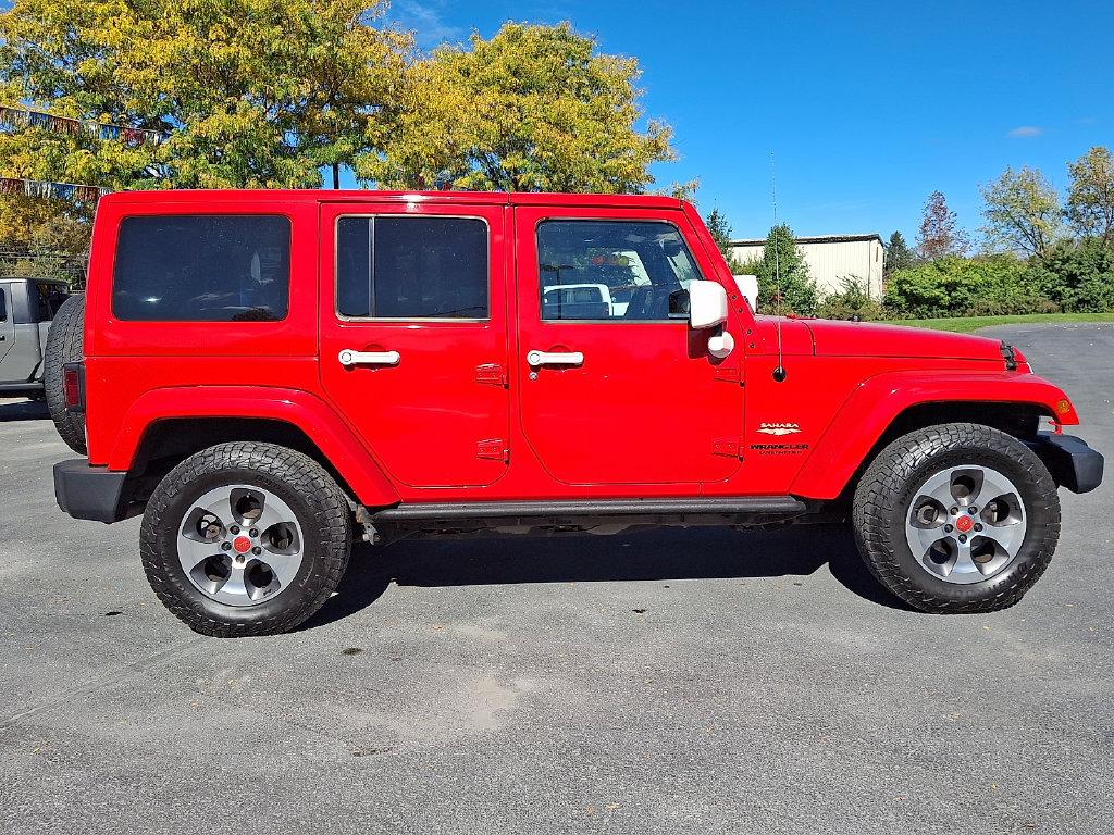 Used 2015 Jeep Wrangler Unlimited Sahara w/ Dual Top Group AWD/4WD image 7