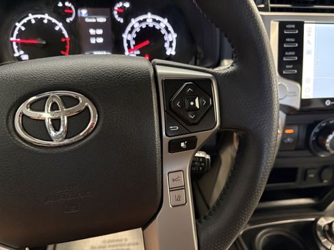 Certified 2020 Toyota 4Runner SR5 AWD/4WD image 28