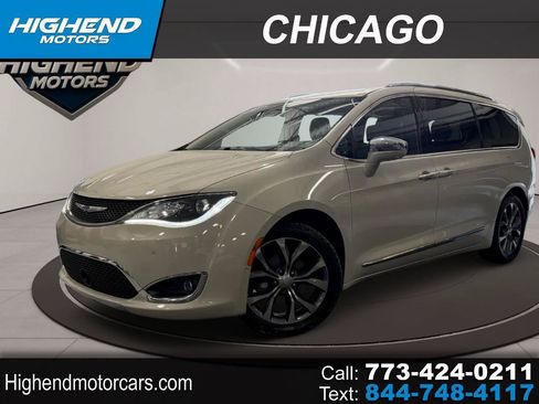 Used 2017 Chrysler Pacifica Limited FWD image 1