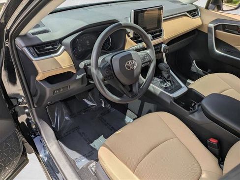 Certified 2025 Toyota RAV4 LE AWD/4WD image 9