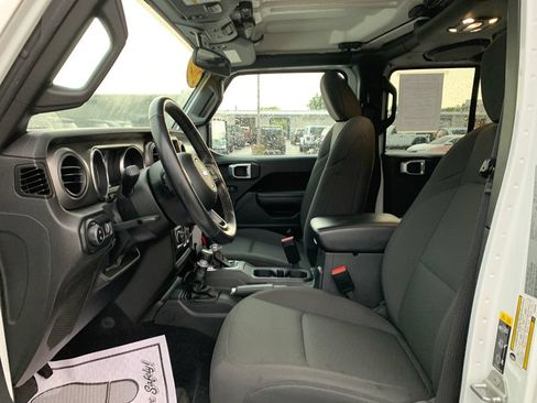 Used 2023 Jeep Gladiator Overland AWD/4WD image 4