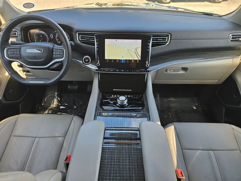 Used 2022 Jeep Wagoneer Series II AWD/4WD image 8