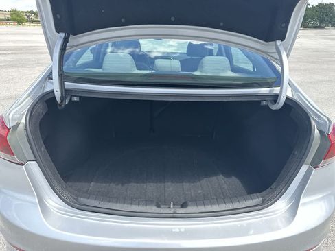 Used 2018 Hyundai Elantra SEL FWD image 30