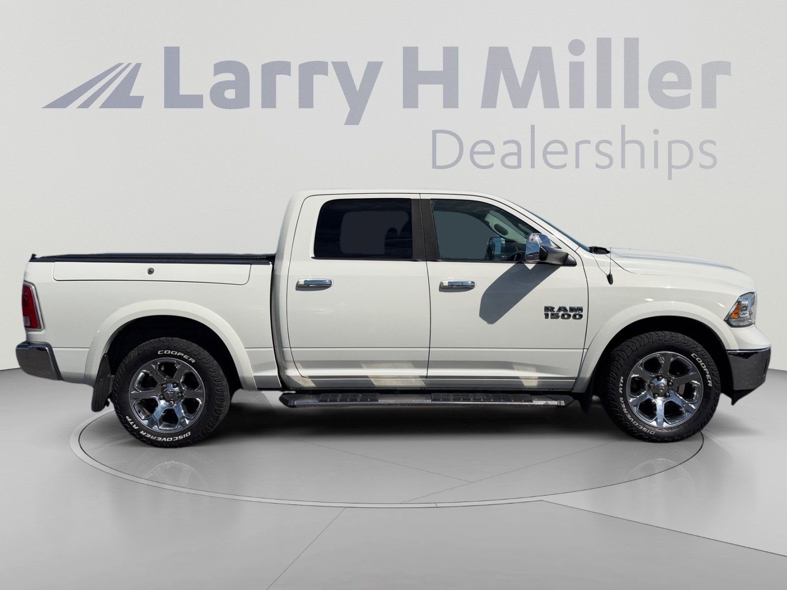 Used 2016 RAM 1500 Laramie w/ Convenience Group AWD/4WD image 6