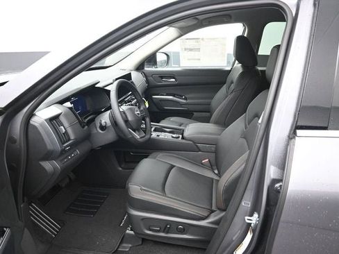 New 2026 Nissan Pathfinder SL image 9