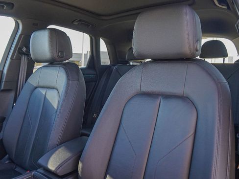 Certified 2025 Audi Q3 2.0T Premium Plus w/ Premium Plus Package image 9