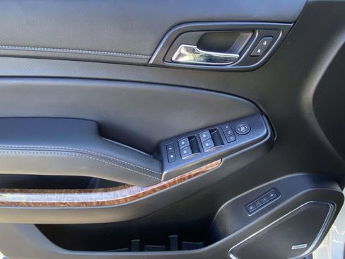 Used 2019 Chevrolet Suburban Premier image 18