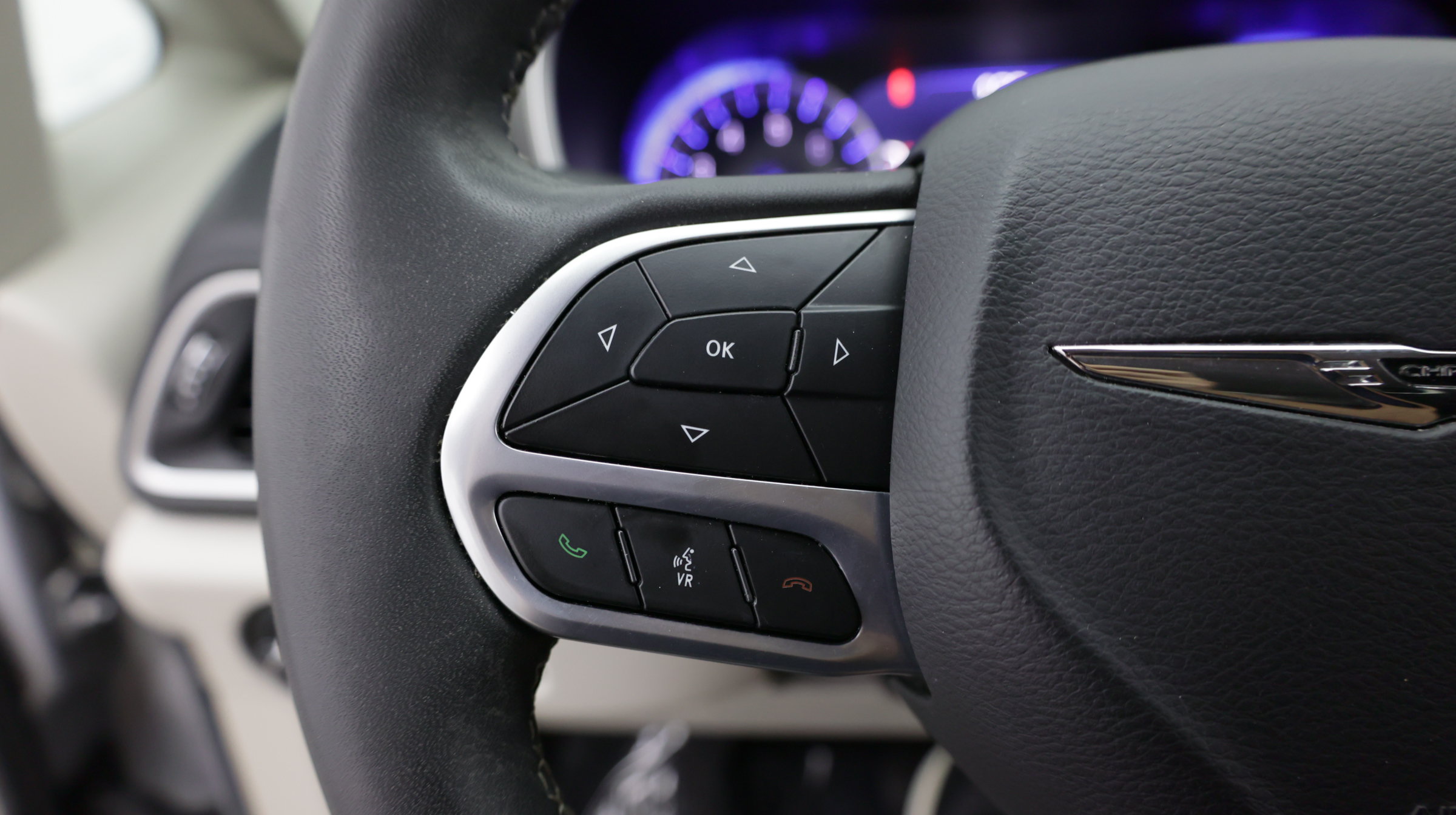 Used 2023 Chrysler Pacifica Touring-L FWD image 21