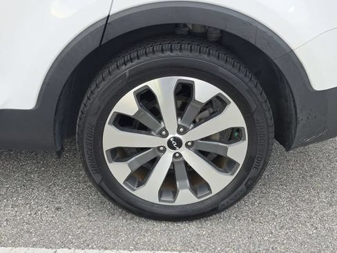 Certified 2022 Kia Telluride S FWD image 5