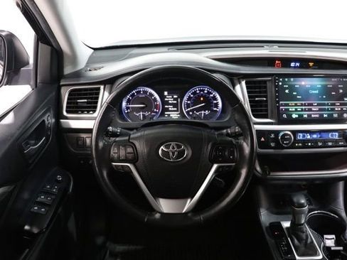 Used 2019 Toyota Highlander Limited Platinum AWD/4WD image 7