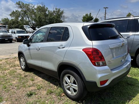 Used 2022 Chevrolet Trax LS w/ Tint and Cruise Package FWD image 6