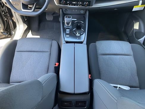 Used 2024 Nissan Rogue SV image 18