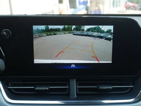 Used 2025 Chevrolet Trax LT FWD image 4