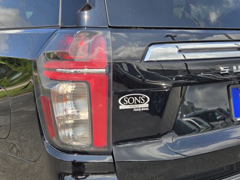 Used 2024 Chevrolet Suburban LT w/ Luxury Package RWD image 10