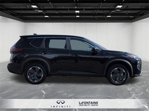Used 2025 Nissan Rogue SV image 6