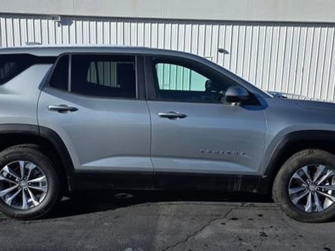 Used 2025 Chevrolet Equinox LT image 6