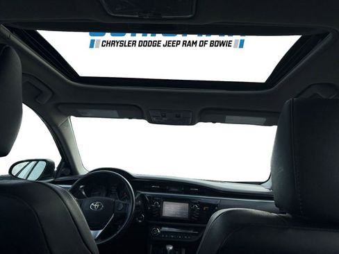 Used 2014 Toyota Corolla S Premium w/ Driver Convenience Package image 28