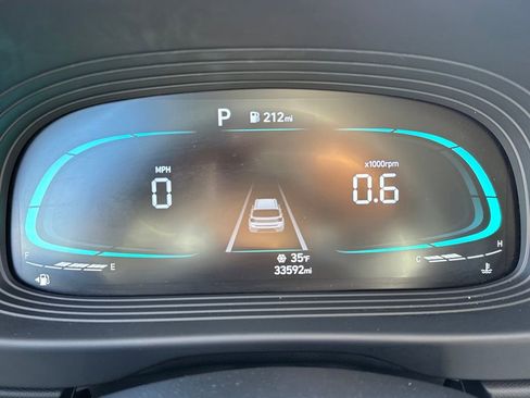 Used 2024 Hyundai Venue SEL image 18