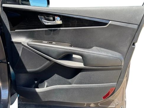 Used 2019 Kia Sorento AWD image 28