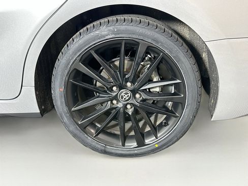 Used 2023 Toyota Camry XSE FWD image 11