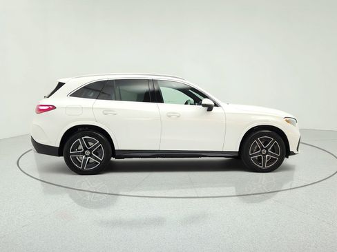 Used 2025 Mercedes-Benz GLC 350e 4MATIC image 4