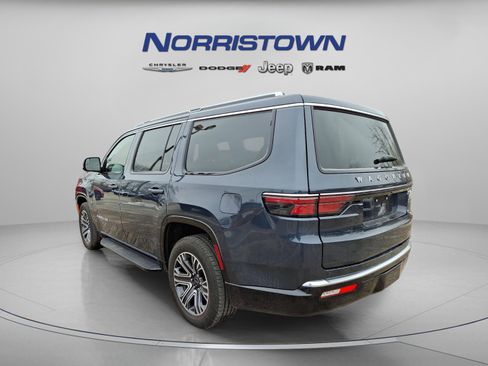 Used 2025 Jeep Wagoneer 4WD w/ Premium Group I image 4