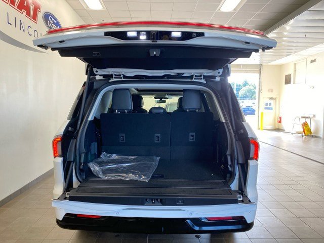 New 2027 Lincoln Navigator Reserve AWD/4WD image 9