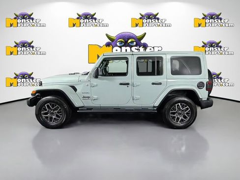 Used 2024 Jeep Wrangler Unlimited Sahara w/ Technology Group AWD/4WD image 8
