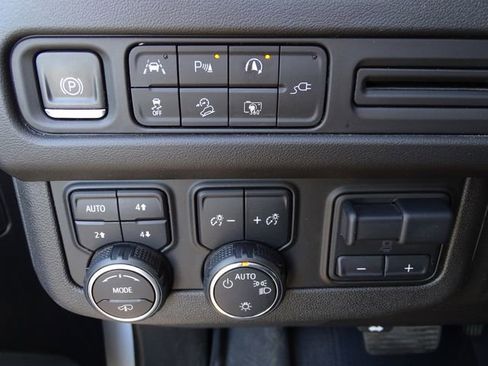 Used 2022 Chevrolet Tahoe Z71 w/ Z71 Off-Road Package image 19