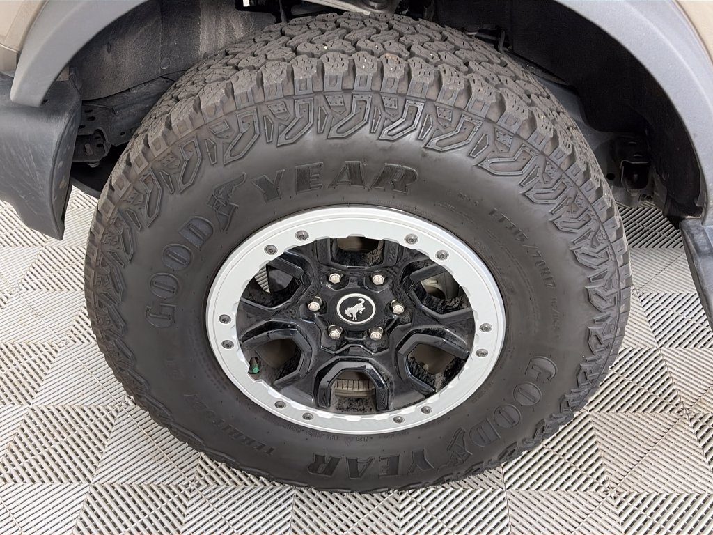 Certified 2025 Ford Bronco Outer Banks w/ Sasquatch Package AWD/4WD image 8