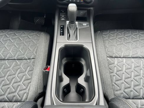 New 2026 Nissan Kicks SV AWD/4WD image 12