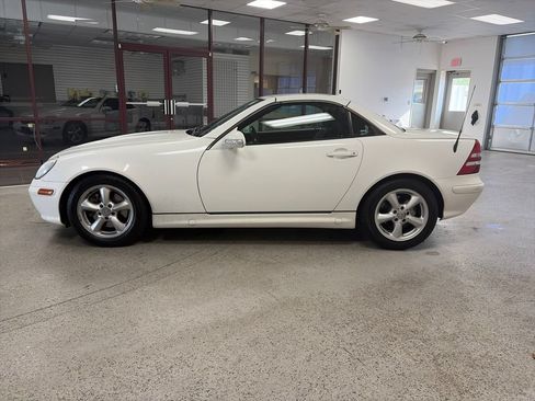 Used 2002 Mercedes-Benz SLK 320 image 4