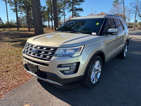 Used 2017 Ford Explorer Limited w/ Equipment Group 301A image 8