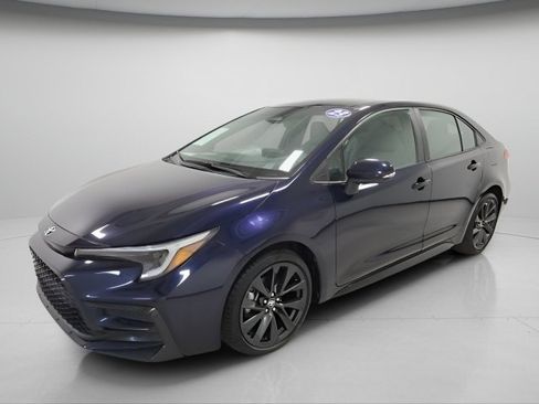 Used 2023 Toyota Corolla SE FWD image 3