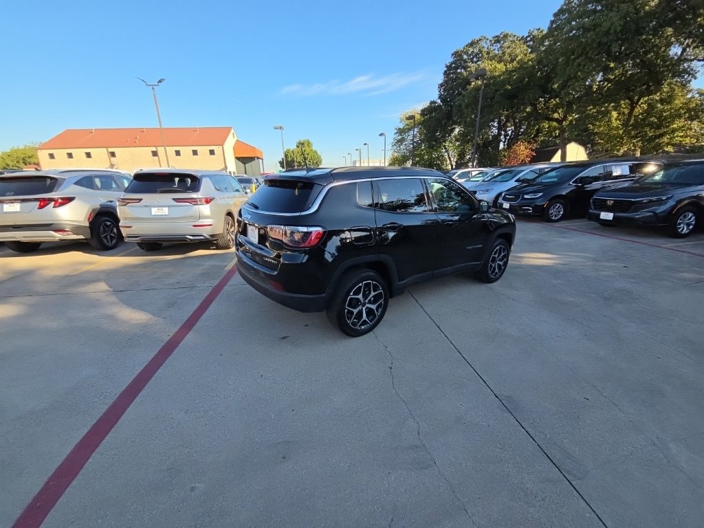 Used 2026 Jeep Compass Limited AWD/4WD image 7