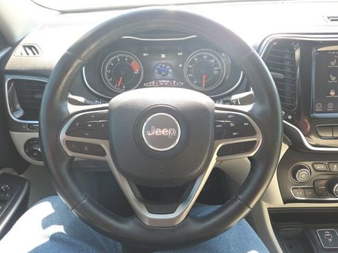 Used 2019 Jeep Cherokee Limited image 37