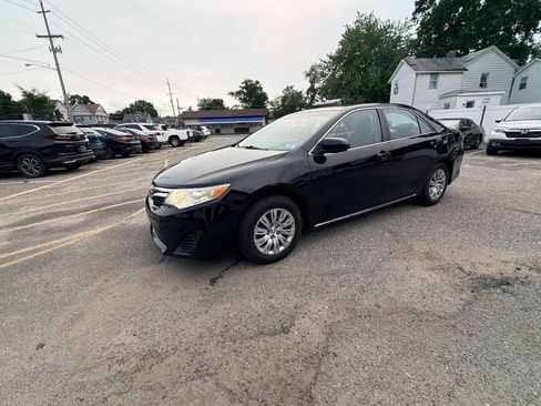 Used 2012 Toyota Camry LE FWD image 31