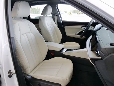 New 2025 Audi Q5 Premium image 16