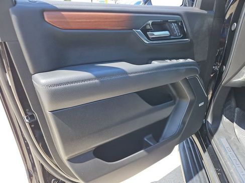 Used 2025 GMC Yukon Denali AWD/4WD image 20
