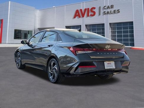 Used 2025 Hyundai Elantra SEL image 3