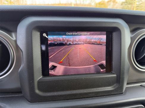 Used 2022 Jeep Gladiator Sport image 29