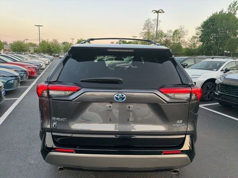 Used 2022 Toyota RAV4 SE w/ Convenience Package AWD/4WD image 6