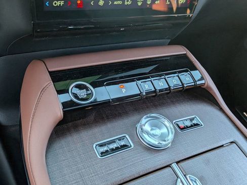 New 2026 Lincoln Navigator Reserve AWD/4WD image 17