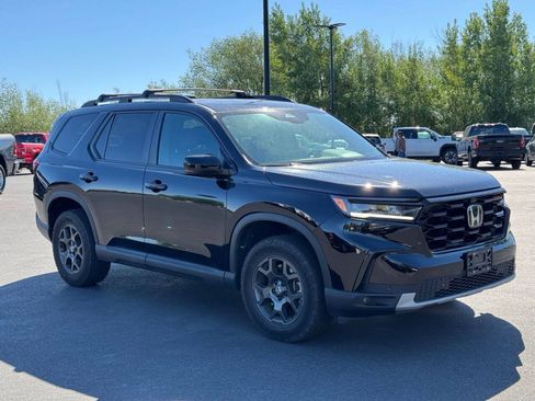 Used 2025 Honda Pilot TrailSport image 9