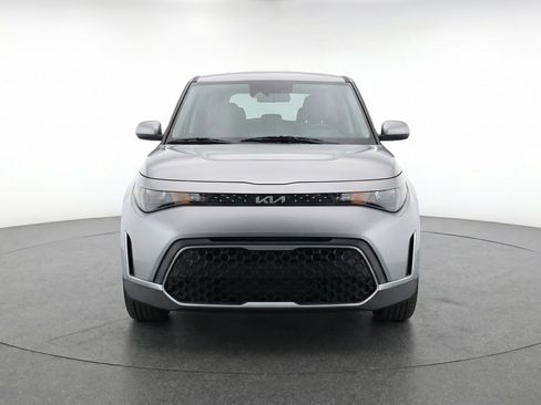 Used 2025 Kia Soul LX w/ LX Technology Package FWD image 2