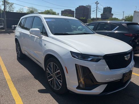 Used 2024 Cadillac XT6 Sport w/ LPO, Floor Liner Package AWD/4WD image 5