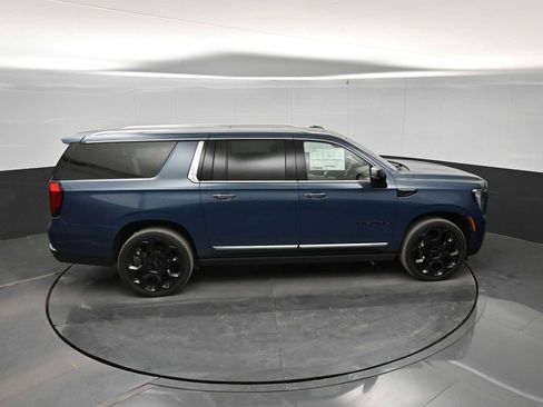 New 2026 GMC Yukon XL Denali w/ Denali Reserve Package AWD/4WD image 28