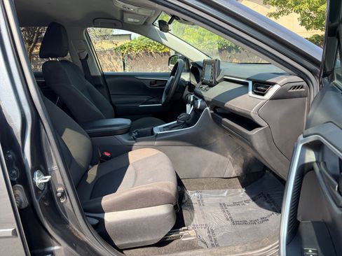 Certified 2022 Toyota RAV4 LE AWD/4WD image 29