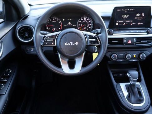 Used 2024 Kia Forte LXS w/ LXS Technology Package image 4